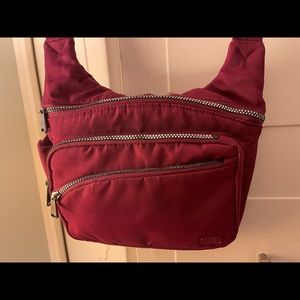 Lug crossbody purse, Infinity Shimmy, cranberry red.